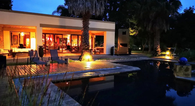 Lily Pond Country Lodge, Boek Hotel The Crags Knysna