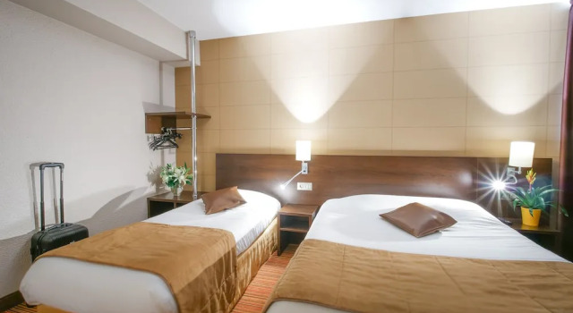 Трёхместный семейный номер Standard Hôtel Inn Design & Restaurant Amiens
