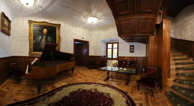 Castel Haller, Book Hotel Ogra Mureş