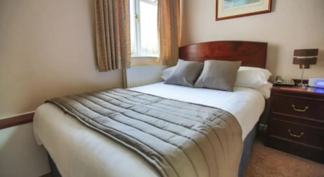 Номер Standard Oaklands Hotel