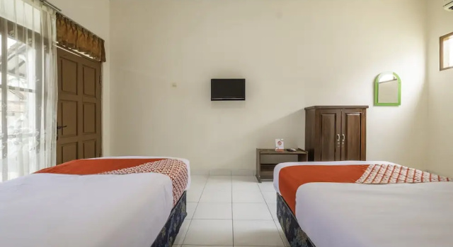 Standard Twin room RedDoorz at Hotel Padjajaran Tasikmalaya