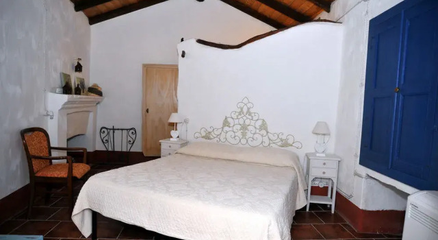 Corte San Lussorio, Prenota Hotel Oliena Barbagia