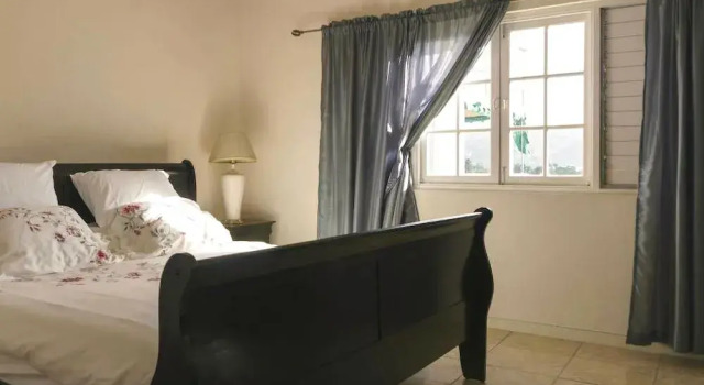 Bay Pointe Freeport 1BD Apartment OLR, Забронировать Апартаменты/квартира Отели Монтего-Бэй с парковкой, Парковка