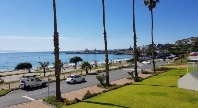 Point Village Accommodation - Santos 18, Забронировать Отель Отели Mossel с парковкой, Парковка
