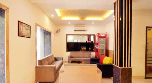 OYO 1676 Hotel Royal Punjab, Забронировать Отель Амритсар штат Пенджаб