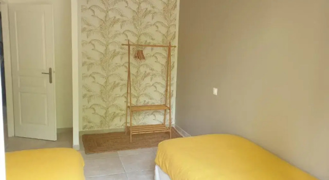 Une maison en Provence, Rezerwuj Hotel Hotele i noclegi w Pierrevert, Hotel
