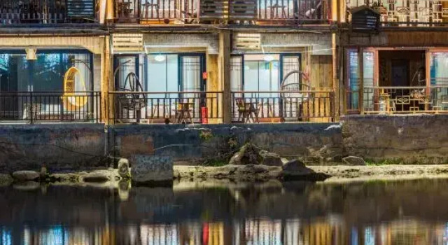 Qingshanjian Riverside Stilt House Inn (Phoenix Ancient Town - Hongqiao North Gate Pier Branch, Rezerwuj Hotel Xiangxi Hunan