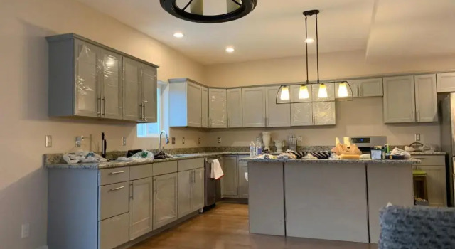 Huge Cozy Home with Many Bedrooms in Ivywild