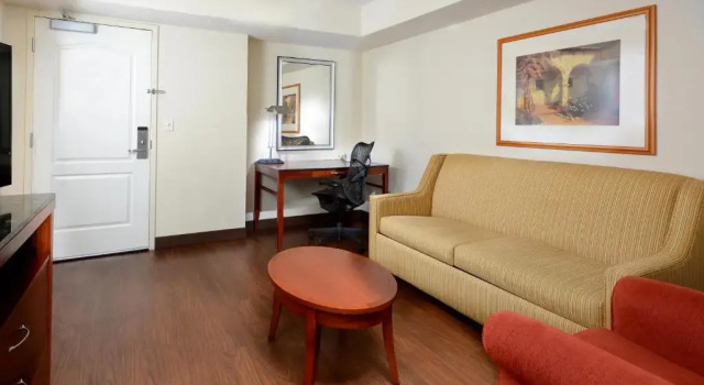 Полулюкс Hilton Garden Inn Greensboro