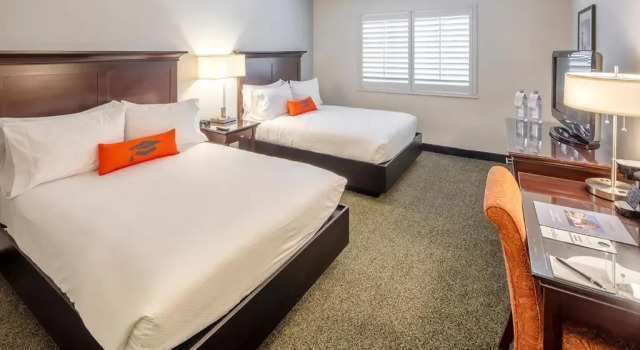 Четырёхместный номер Standard Collegian Hotel & Suites, Trademark Collection by Wyndham