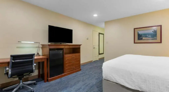 Люкс с 2 комнатами Best Western Plus Clocktower Inn