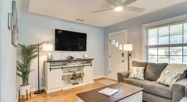 Pinellas Park Home: Swim, Golf, Grill & More!