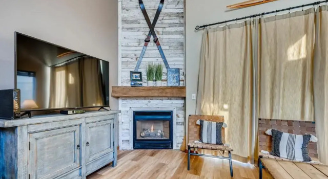 Апартаменты Two-Bedroom Townhome 103F at The Pointe