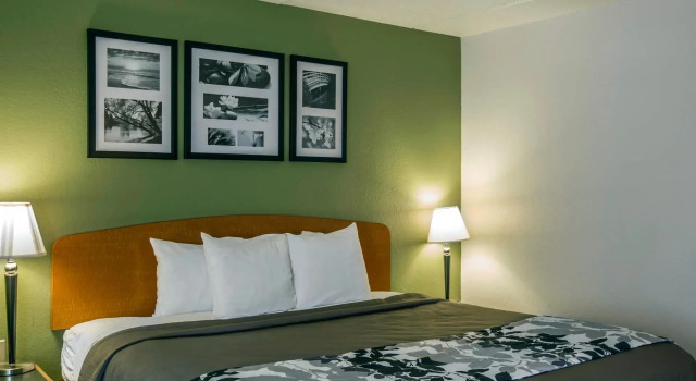 Номер Standard Sleep Inn & Suites near Sports World Blvd