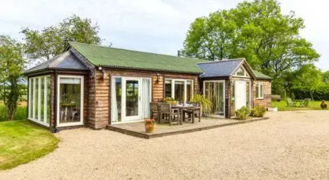 Newton Retreat, Book Hotel Rock 