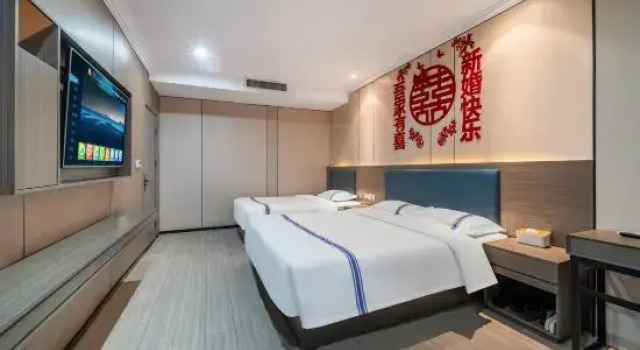 Люкс Deluxe Huayi Select Hotel (Xihua Qinghua Road Branch)