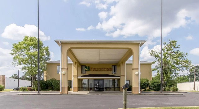 Standardowy czteroosobowy pokój Quality Inn Andalusia