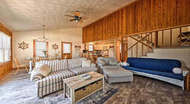 Private Boat Dock: Fun OBX Family Getaway w/ Deck, Забронировать Дом для отпуска Коттеджи Outer Banks, Коттедж