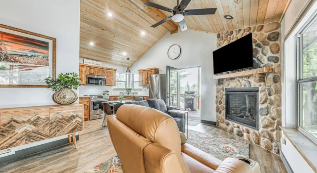 Walkable Location & Scenic Views: Ruidoso Cabin!, Varaa Lomakoti Ruidoso New Mexico