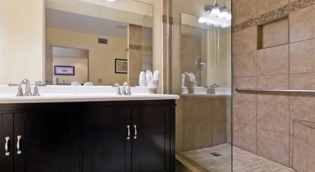 Номер Standard La Maison Hotel