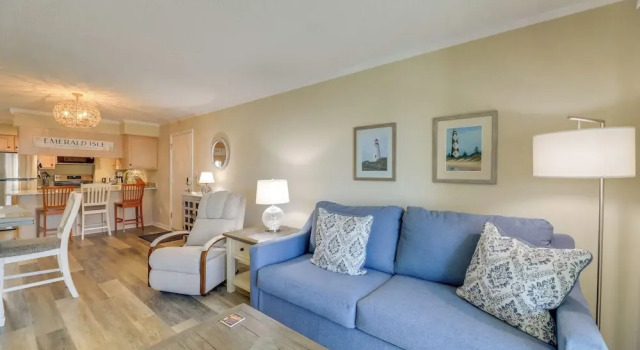 Emerald Isle Vacation Rental w/ Resort Pool!, Buchen Sie Resort Emerald Isle North Carolina