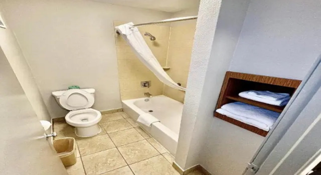 Люкс Days Inn & Suites by Wyndham Arlington Near Six Flags