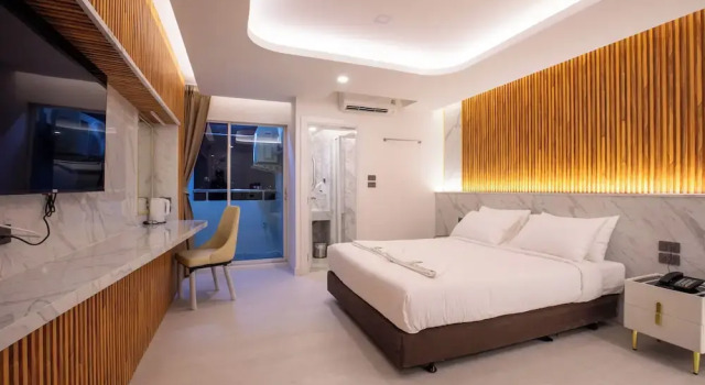 Двухместный номер Standard с балконом Airbus Hotel At Phawana Station