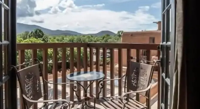 Четырёхместный номер Standard Inn & Spa at Loretto