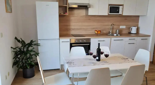 Апартаменты с 3 комнатами с балконом и с видом на море Apartment Stella