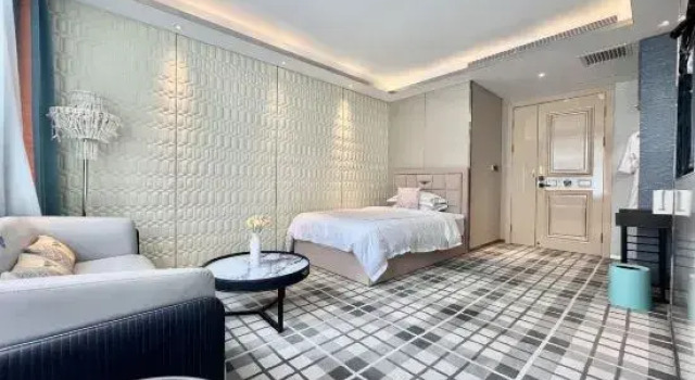 Семейный люкс с видом на внутренний двор Swire Hotel