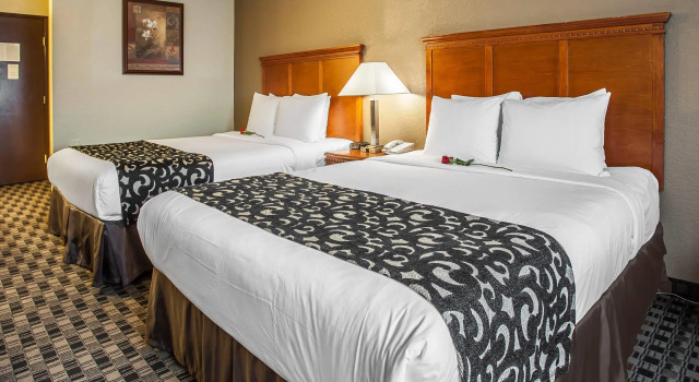 Четырёхместный номер Standard Clarion Inn Renton-Seattle