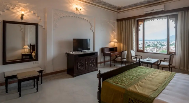 Номер Luxury Raj Kuber - A Boutique Lake View Hotel