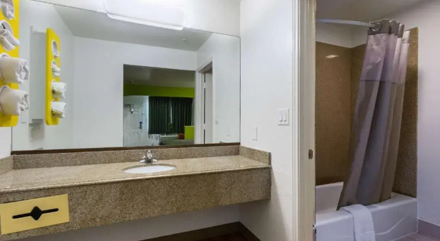 Четырёхместный номер Deluxe Motel 6-San Marcos, TX - North
