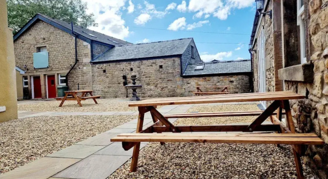 7 Holly Barn