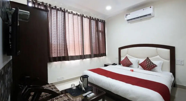 Hotel The Benz By OYO Rooms, Varaa Hotelli Mohali Punjab