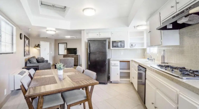 Двухместный люкс Rancho San Diego Inn & Suites