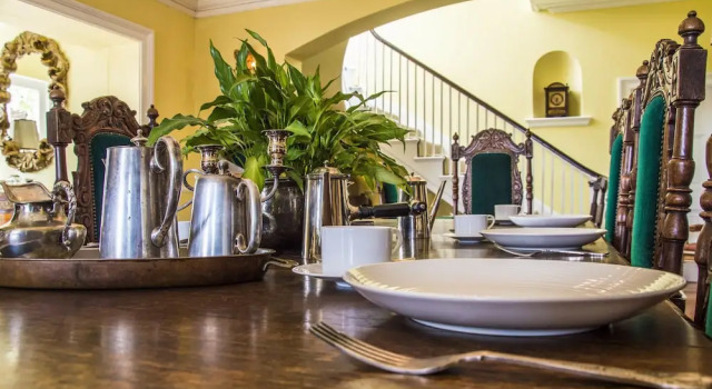 Cedar House Boutique B&B, Забронировать Отель «постель и завтрак» Крайстчерч Дорсет, рядом с Музей и сады Red House