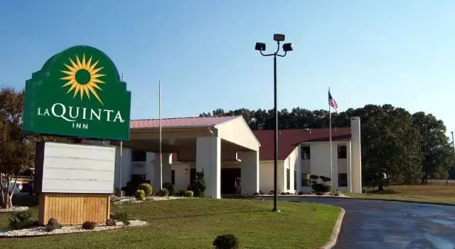 Кровать в общем номере La Quinta Inn by Wyndham El Dorado