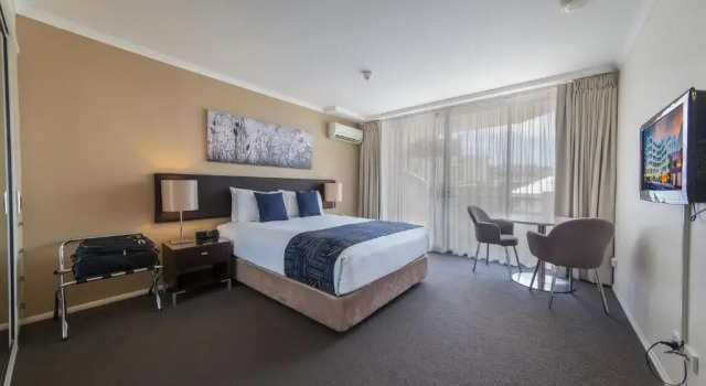 Студия с балконом West End Central Apartments