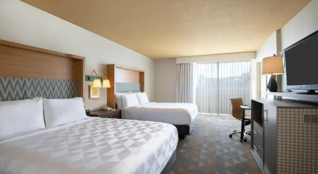 Четырёхместный номер Standard Holiday Inn Denver East by IHG