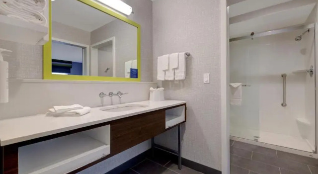 Люкс Hampton Inn & Suites Marina