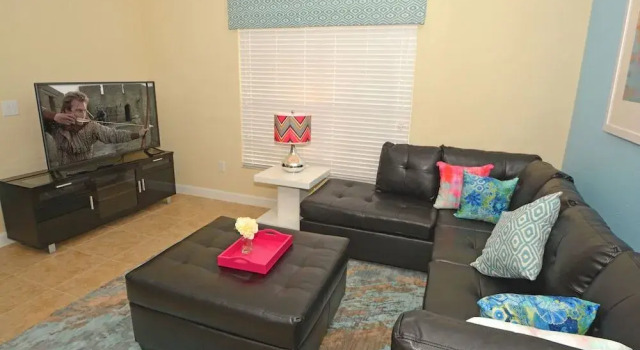 2971BP Posh Palace 4 Br home by RedAwning