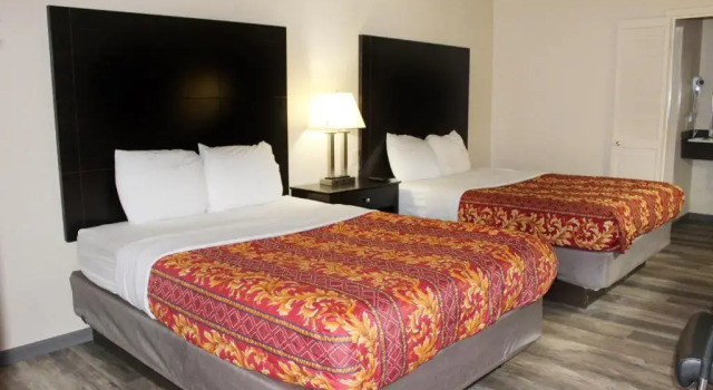 Четырёхместный номер Standard Huntington Inn