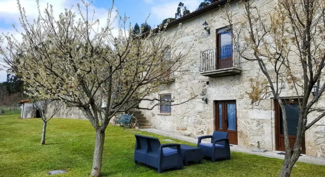 Rustic Home with Pool in A Valderez by Izibookings, Rezervovat Hotel Arcos de Valdevez Serra da Peneda