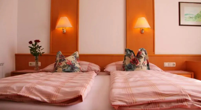 Haus Seeschwalbe, Rezerwuj Hotel Hotele w Salzburg z parkingiem, Parking