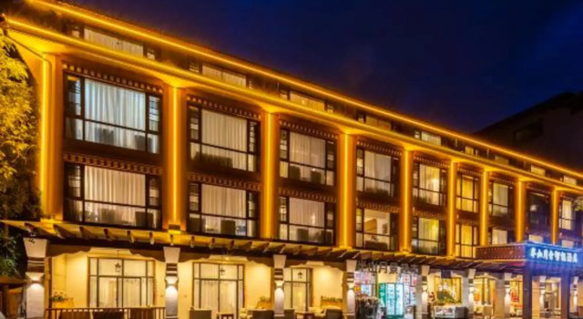 Banshan Yueshe Theme Art Holiday Hotel, Rezerwuj Hotel Ngawa Chiny