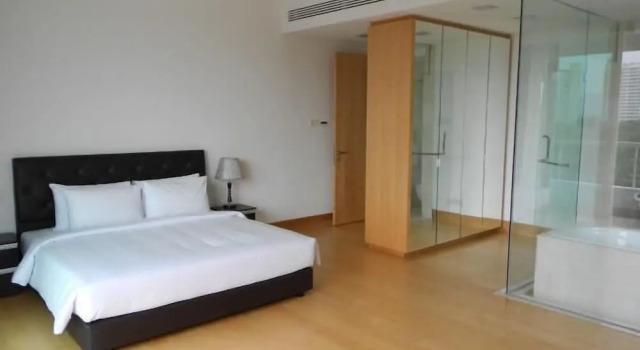 Люкс c 1 комнатой с балконом Brunsfield Embassyview Condosuite