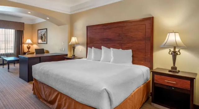 Люкс Best Western Plus Monica Royale Inn & Suites