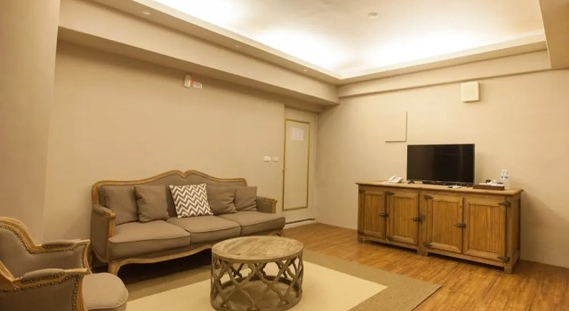 Трёхместный номер Standard с балконом Chihpen Hotel Royal Kingdom