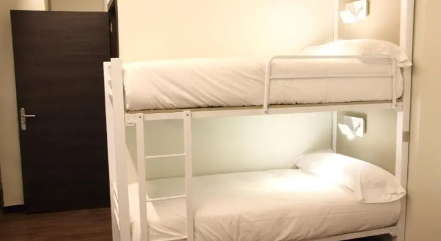 Кровать в общем номере (женский номер) Poshtel Bilbao - Premium Hostel